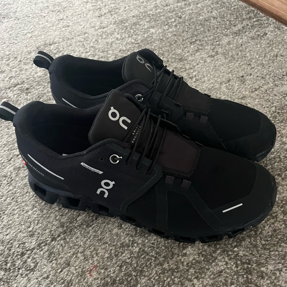 On Cloud Men’s Sneakers